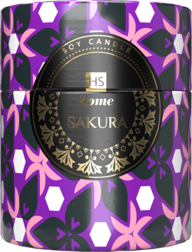 Hiskin Soy Candle Sakura w cylindrycznym, fioletowo-różowym pojemniku, z czarno-złotą etykietą, widok z przodu.