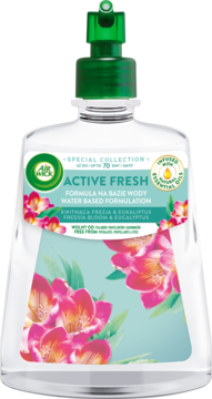 Air Wick Active Fresh Freesia & Eucalyptus wodny odświeżacz powietrza, przezroczysta butelka z zieloną zakrętką i różowymi frezjami.