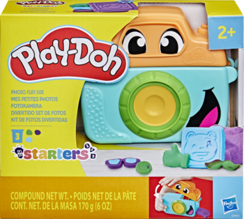 Play-Doh Starters Fotozabawa: zestaw z niebieską, uśmiechniętą kamerą, ciastoliną i foremkami w żółtym pudełku.
