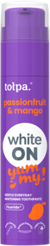 Fioletowa pasta Tołpa White ON Yummy! Passionfruit & Mango w butelce z pompką, wybielająca, widok z przodu.