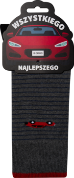 Skarpetki męskie szare w paski z czerwonym autem, na wieszaku prezentowym 'WSZYSTKIEGO NAJLEPSZEGO'.
