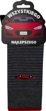 Skarpetki męskie szare w paski z czerwonym autem, na wieszaku prezentowym 'WSZYSTKIEGO NAJLEPSZEGO'.