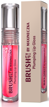 Różowy błyszczyk Plumping Lip Gloss Brush! by Maxineczka w tubce z srebrną zakrętką, przed beżowym pudełkiem.