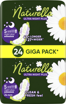 Dwa zielone opakowania Naturella Ultra Night Plus, 24 podkładki. Duże rumianki, napis 43% dłuższe i 27% szersze, widok z przodu.