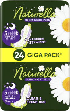 Dwa zielone opakowania Naturella Ultra Night Plus, 24 podkładki. Duże rumianki, napis 43% dłuższe i 27% szersze, widok z przodu.