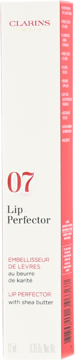 Clarins Lip Perfector 07 z masłem shea w białym opakowaniu z czerwonymi napisami i paskiem, widok z przodu.