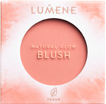 Lumene Natural Glow Blush Coral Glow, brzoskwiniowy róż w okrągłym wkładzie, widok z przodu opakowania, wegański.