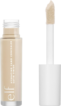 Otwarty korektor e.l.f. Hydrating Camo Light Ivory, satynowy, z widocznym aplikatorem obok butelki.