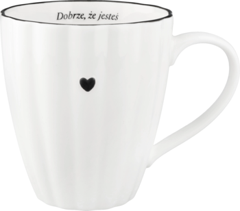 Biały kubek z pofalowanymi bokami, czarnym sercem na środku i napisem 'Dobrze, że jesteś' wewnątrz, widok z przodu.