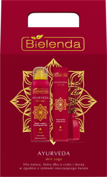 Zestaw Bielenda Ayurveda skin yoga w czerwonej torbie, zawiera olejek do ciała Fire i kadzidełka. Widok z przodu.