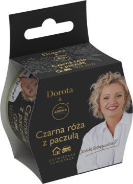 Otwarty czarny karton odświeżacza powietrza Dorota Aroma Home Czarna róża z paczulą, z portretem Doroty Szelągowskiej.