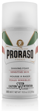 Proraso Sensitive Skin pianka do golenia w białej puszce z zielono-czerwonymi pasami i logo lwa, widok z przodu.