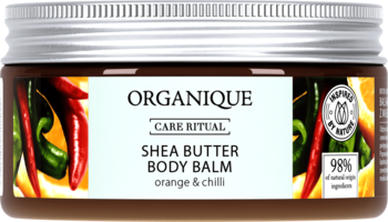 Organique Shea Butter Body Balm Orange & Chilli w brązowym słoiczku z srebrną nakrętką, widok z przodu, papryczki na etykiecie.
