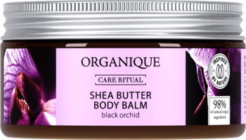 Organique Shea Butter Body Balm Black Orchid w ciemnym słoiku, z fioletową etykietą i orchideą, widok z przodu.