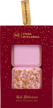 Czerwone pudełko Stara Mydlarnia, widok z przodu: Red Delicious, dwie różowe kostki kąpielowe, jedna z brokatem.
