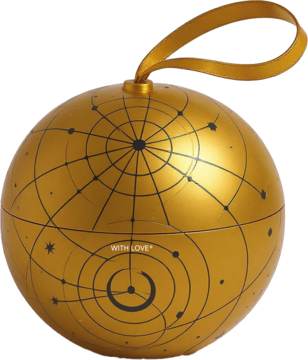 Złota kula soli do kąpieli z wzorem konstelacji i napisem 'WITH LOVE', z satynową wstążką, widok z przodu.