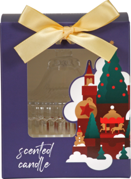 Świąteczna świeca zapachowa w fioletowym pudełku ze złotą kokardą, z okienkiem ukazującym ozdobne szkło.