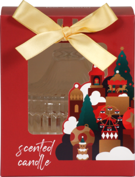 Świąteczna świeca zapachowa w czerwonym pudełku prezentowym z żółtą kokardą, przezroczystym okienkiem i dekoracjami.