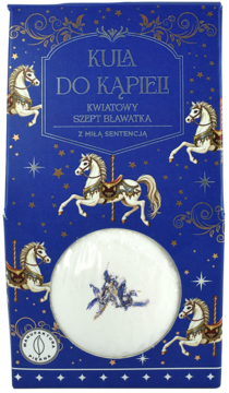 Kula do kąpieli Kwiatowy Szept Bławatek w eleganckim, niebieskim pudełku ze złotymi końmi karuzelowymi, widok z przodu.