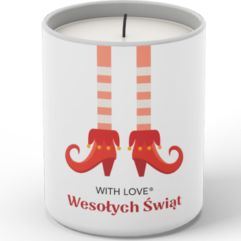 Biała świeczka świąteczna z grafiką nóg elfa w czerwonych butach i napisem 'Wesołych Świąt', widok z przodu.