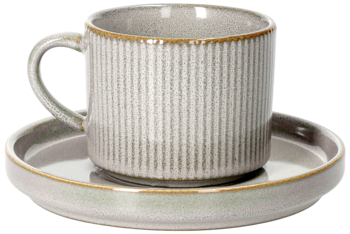 Prążkowana ceramiczna filiżanka ze spodkiem w beżowo-szarym kolorze z brązowym obramowaniem, widok z przodu.