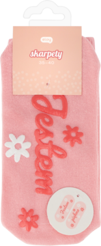 Różowe skarpety Eloy z koralowym napisem "Jestem" i białymi, koralowymi kwiatkami, pakowane, rozmiar 35-40.