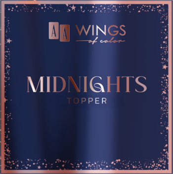 AA Wings Of Color Midnights Topper w błyszczącej, granatowej oprawie z różowozłotymi napisami i brokatem.
