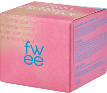 Różowe opakowanie FWEE Blurry Pudding Pot PK01 Baby (róż/pomadka), z logo i tekstem, widok pod kątem.