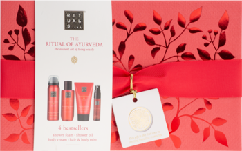 Zestaw kosmetyków Rituals The Ritual of Ayurveda w czerwonym pudełku z wstążką, widoczne 4 pomarańczowe produkty.