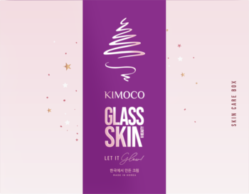 Kimoco Glass Skin zestaw, różowe pudełko z fioletową wstęgą i choinką, napis 'GLASS SKIN', widok z przodu.