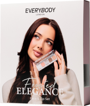 Pudełko zestawu Frosted Elegance Everybody London. Kobieta na froncie trzyma paletkę cieni do makijażu.