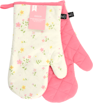 Zestaw rękawic kuchennych: kremowa w różowo-żółte kwiatki, różowa pikowana, na jasnoróżowym tle.