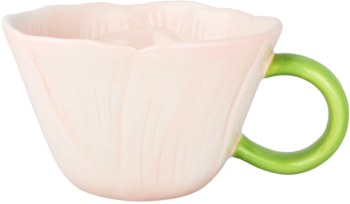 Jasnoróżowa filiżanka w kształcie kwiatu tulipana z zielonym uchem, widok z przodu. Gładka, ceramiczna, pastelowe kolory.