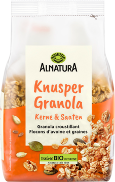 Alnatura Knusper Granola Kerne & Saaten, chrupiące płatki owsiane i ziarna w białym opakowaniu, widok z przodu.