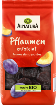 Czerwona paczka Alnatura z drylowanymi śliwkami, napis 'Pflaumen', widok z przodu, z grafika śliwek i logo BIO.