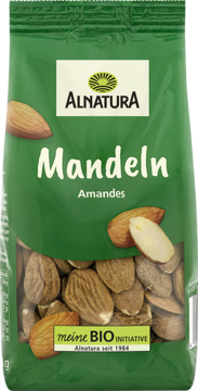 Alnatura Mandeln, całe migdały, w zielonym opakowaniu z transparentnym oknem, widok z przodu.