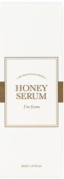 Białe kartonowe opakowanie serum rozświetlającego I'm From Honey Serum, przód ze złotymi napisami i brązowym pasem, 30ml.