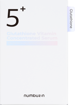 Białe opakowanie serum Numbuzin 5+ Glutathione Vitamin, widok z przodu, z czarnym tekstem '5+' i logo.