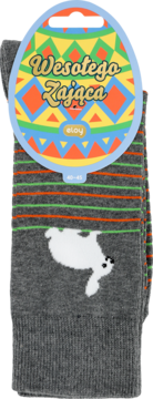 Szare skarpety wielkanocne z pasiastym wzorem, białym zającem i etykietą 'Wesołego Zająca'.