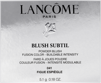 Srebrne opakowanie różu w pudrze Lancôme Blush Subtil 041 Figue Espiegle, widok z przodu. 5.1 g.