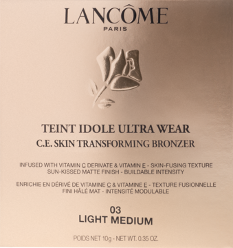 Jasnobrązowe pudełko bronzera Lancôme Teint Idole Ultra Wear 03 Light Medium, widok z przodu.