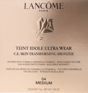 Bronzer Lancôme Teint Idole Ultra Wear Medium w różowo-złotym opakowaniu, widok z przodu. Zawiera witaminy C i E.
