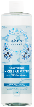 Transparentna butelka Lumene Herkkä Soothing Micellar Water z jagodami, widok z przodu, dla skóry wrażliwej.
