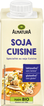 Alnatura Soja Cuisine, wegańska, bez laktozy i glutenu, karton, widok z przodu, z daniem makaronowym.