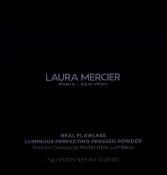 Laura Mercier Real Flawless Luminous Perfecting Pressed Powder, czarne opakowanie z białym tekstem, widok z przodu.