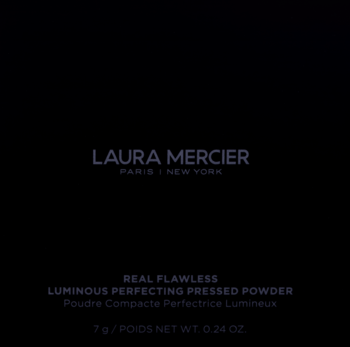 Laura Mercier Real Flawless Luminous Perfecting Pressed Powder, czarne opakowanie z białym tekstem, widok z przodu.