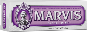 Marvis Jasmin Mint pasta do zębów 25ml, biało-fioletowe pudełko z portretem, widok z przodu.