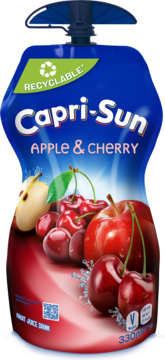 Granatowo-czerwona torebka Capri-Sun Apple & Cherry 330ml, z realistycznymi jabłkami, wiśniami i logo Recyclable.