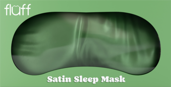 Ciemnozielona, satynowa maska do spania marki flaff, z delikatnym połyskiem, na zielonym tle, widok z przodu.