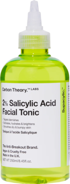 Zielony tonik Carbon Theory 2% Salicylic Acid Facial Tonic w przezroczystej butelce z dozownikiem, widok z przodu.